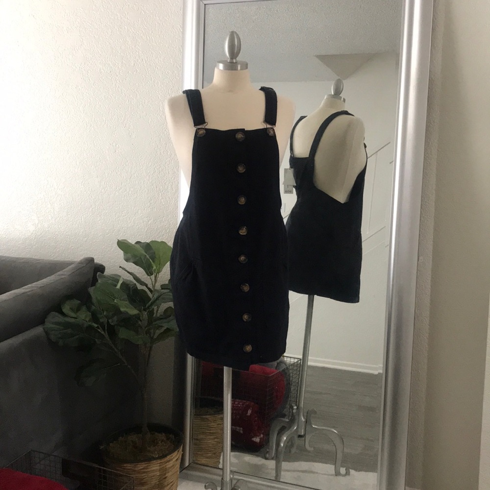 Black pinafore dress